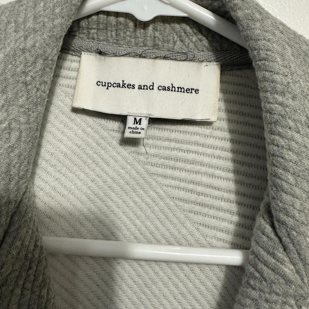 cupcakes & cashmere Gray Textured Blazer - Picture 3 of 4